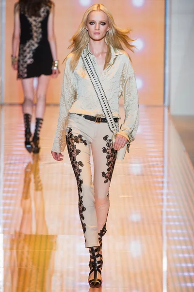 Look 19